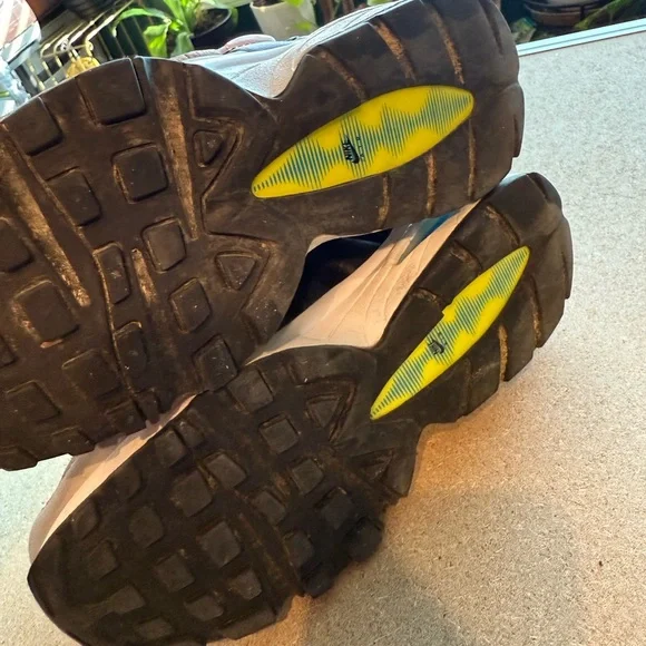 Nike AirMax kids Gray and Black Sneakers - Picture 4 of 5